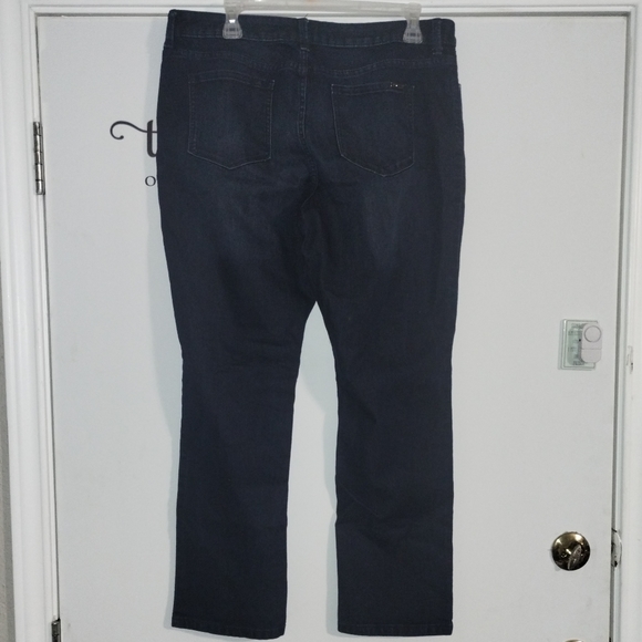Woman's jlo straight legged jeans size 14s - Picture 2 of 2